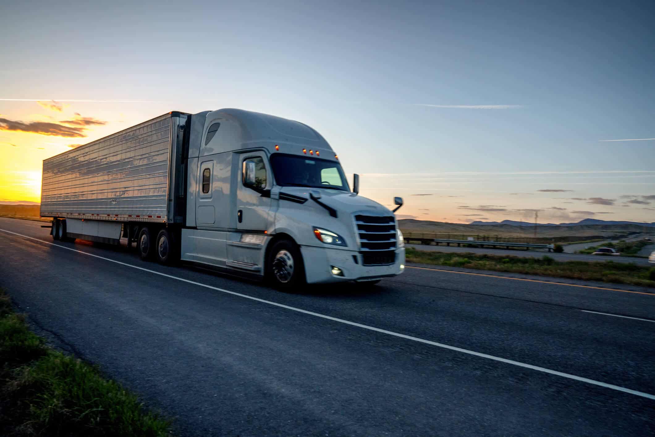 Cummings Law gives us some important tractor trailer safety tips.